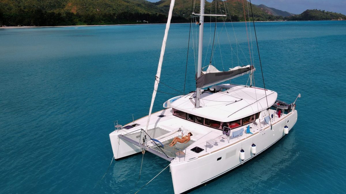 Лайнер LAGOON 450