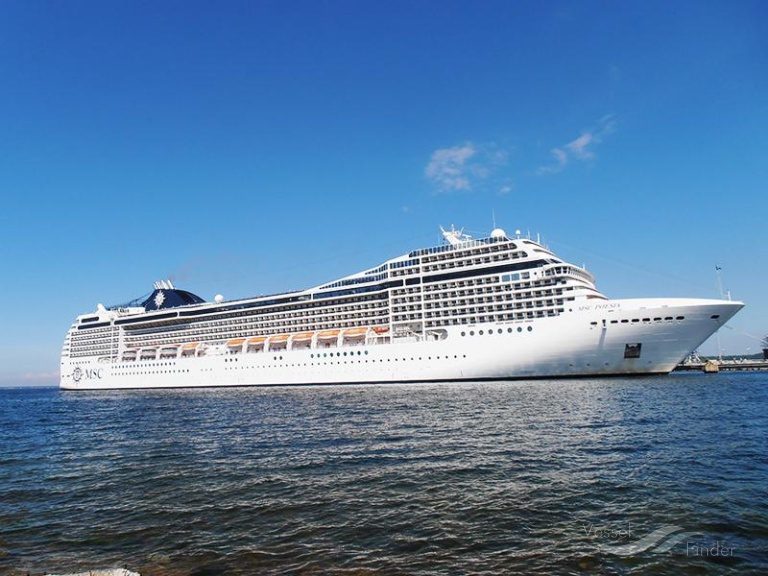 Лайнер MSC Poesia